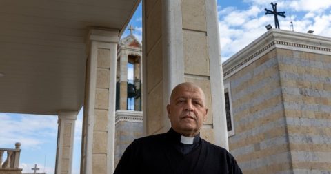padre Pierre El Raï, pároco maronita de Qlayaa, foto DR via @MartinDandach