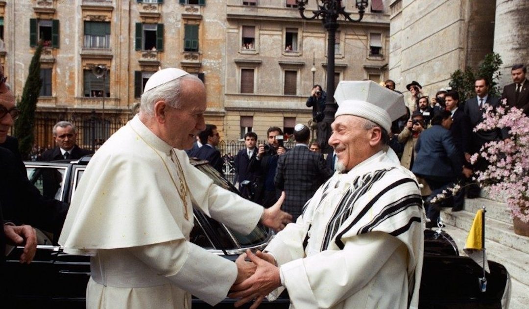 João Paulo II foi à Sinagoga de Roma há 40 anos: a amizade com o judaísmo, um caso à parte