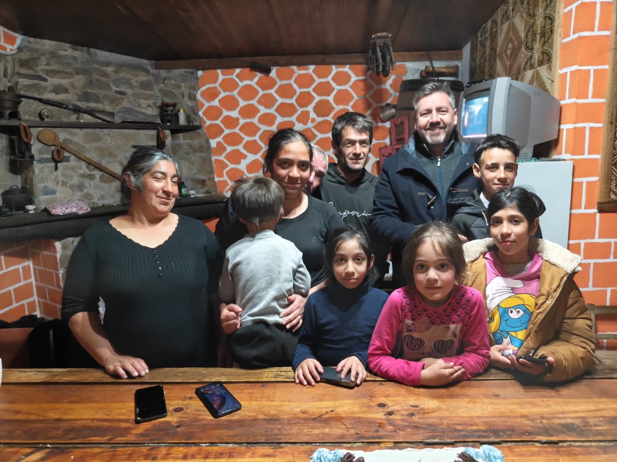Família da aldeia de Lagares, na freguesia de Mouçós e Lagares em Vila Real. Foto: Direitos reservados.