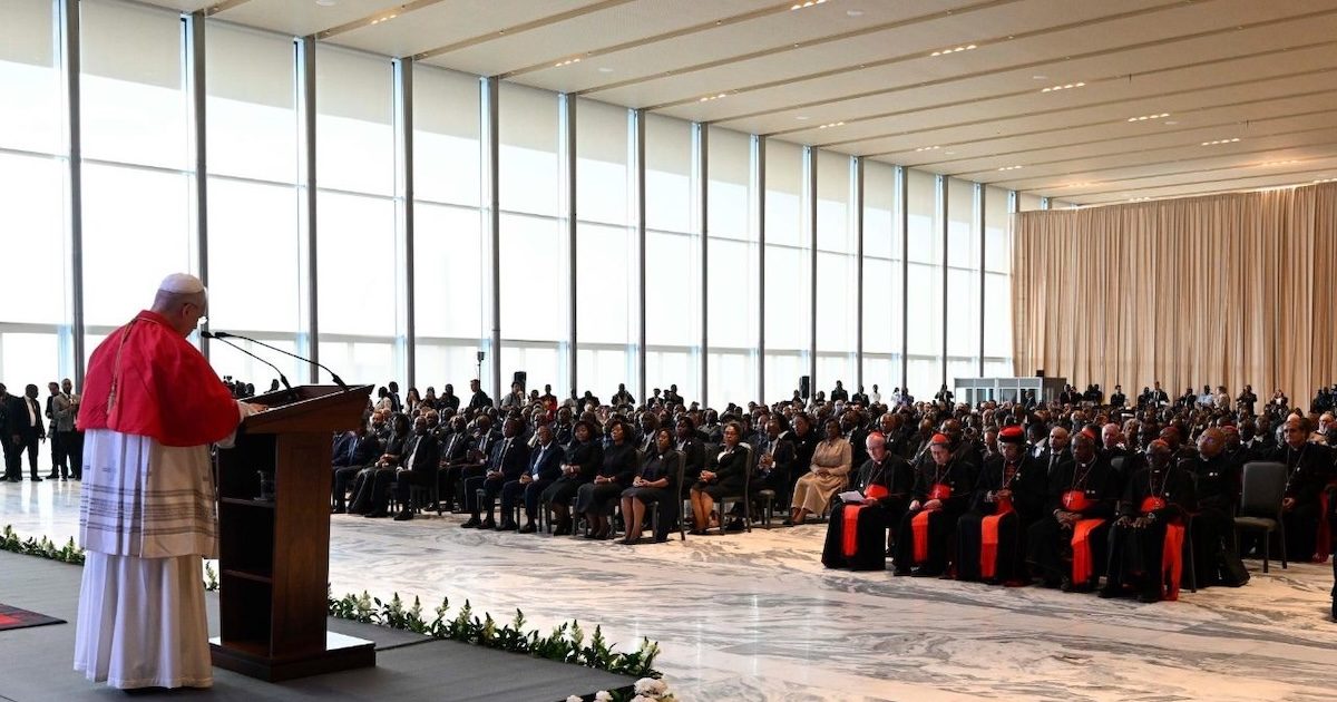 O Papa Leão XIV num primeiro discurso às autoridades de Angola, no palácio presidencial. Foto © Vatican Media.