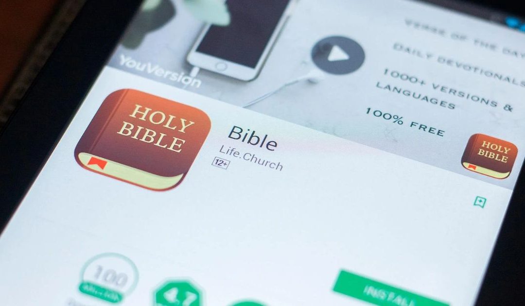 Leitura da Bíblia nas “apps” bate recordes e milhões conversam sobre Deus com máquinas inteligentes