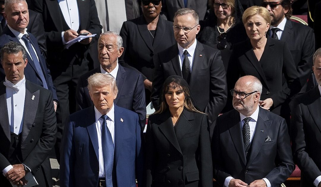 Trump quer pelotões de fuzilamento; Papa apoia quem luta contra pena de morte