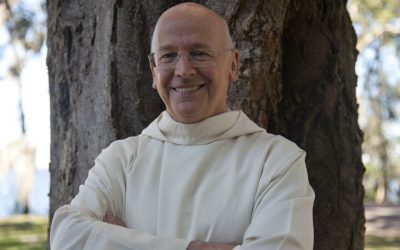 Laurence Freeman ao 7MARGENS: “A meditação não resolve problemas, mas muda o modo como os encaramos”