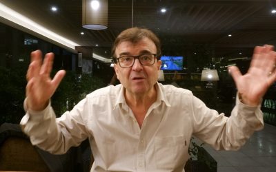 O louco de Deus foi ao fim do mundo e levou um escritor ateu para contar o que viu