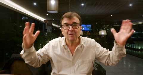 O louco de Deus foi ao fim do mundo e levou um escritor ateu para contar o que viu Javier Cercas
