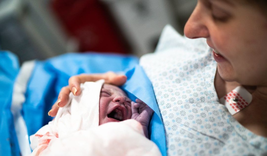 Entre profissionais de saúde e grávidas: lei da AR acaba com “violência obstétrica”
