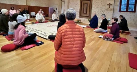 Momento de meditação em Bonnevaux, sede internacional da Comunidade Mundial para a Meditação Cristã. Foto WCCM