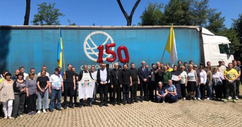 O camião 150 com ajuda humanitária para a Ucrânia antes da sua partida. Foto Vatican Media