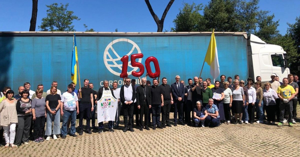 O camião 150 com ajuda humanitária para a Ucrânia antes da sua partida. Foto Vatican Media O camião 150 com ajuda humanitária para a Ucrânia antes da sua partida. Foto Vatican Media
