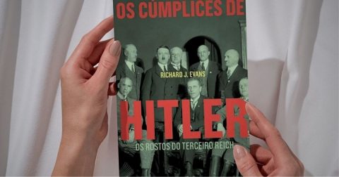 ‘l’ de livro – aquele que estou a ler Os cumplices de Hitler livro Foto DR