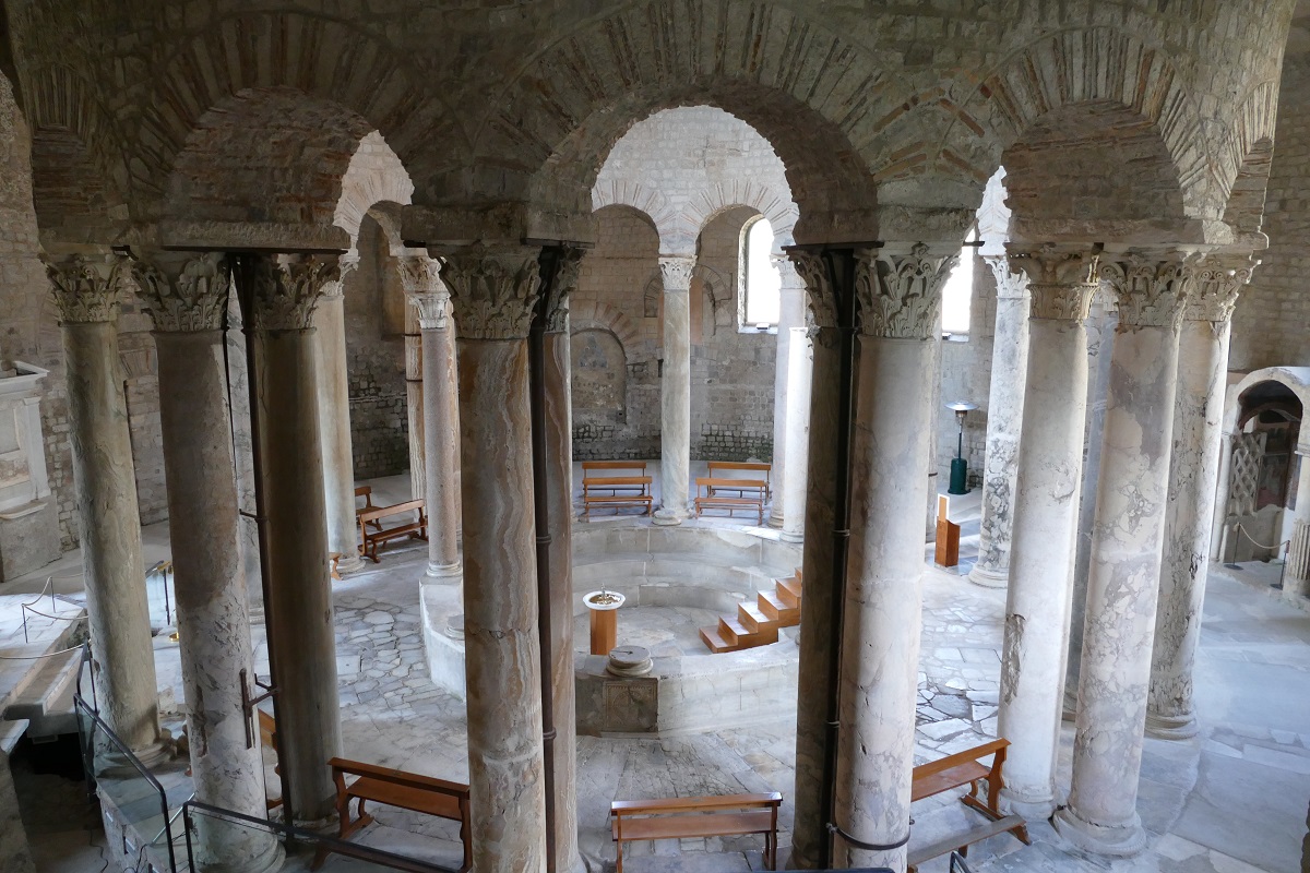 Batistério paleocristão da igreja de Santa Maria Maggiore (segunda metade do séc. VI), Nocera Superiore, Itália