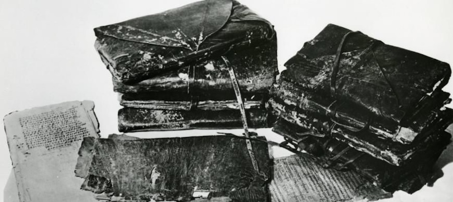 Códices de Nag Hammadi (numa imagem do site da Universidade de Chicago: https://isac.uchicago.edu/historical-book-structure-workshop), fundamentais para conhecer o gnosticismo antigo, muitas vezes adotado como contraponto ao cristianismo oficial.