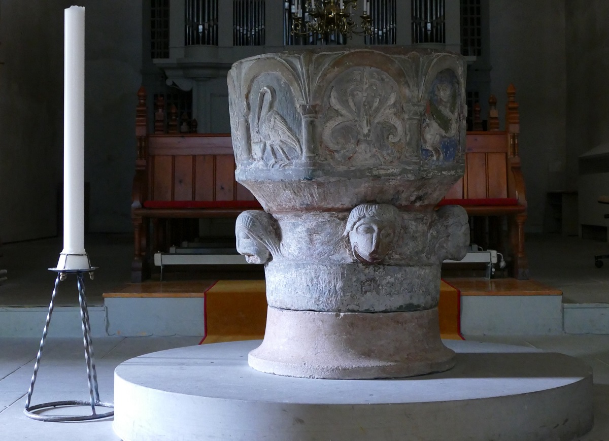 Batistério na Igreja Vamlingbo (final do séc. XII), Gotlândia, Suécia