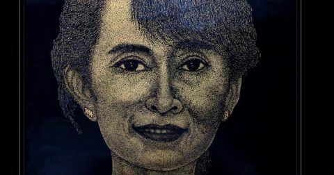 Aung San Suu Kyi. Foto © Globetrotteur17... Ici, là-bas ou ailleurs... from La Rochelle, FRANCE, CC BY-SA 2.0 , via Wikimedia Commons. Myanmar Birmânia