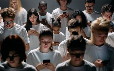 Na era dos algoritmos, escola deve ser espaço de resistência crítica