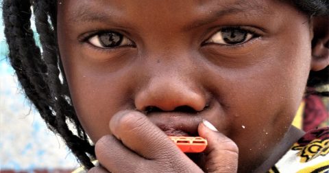 Menina moçambique pormenor foto de Inês Leitão