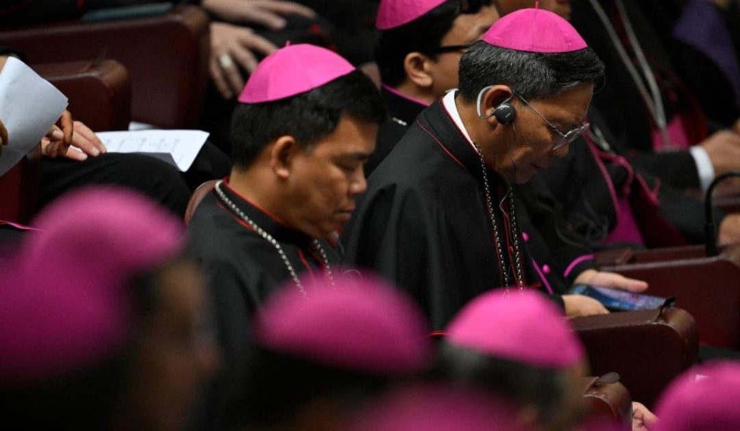 Acolhimento de pessoas LGBTQ+ e bispos de cultura mais sinodal em dois novos documentos do Vaticano