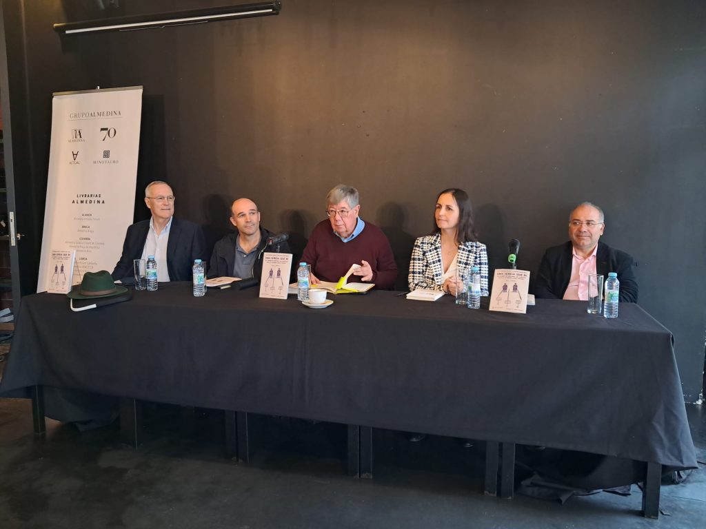 Apresentação do livro Uma Igreja que Ri, na livraria Almedina, em Coimbra. Foto DR