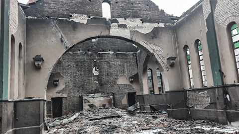 Terrorismo em Cabo Delgado: Comissão Justiça e Paz pede intervenção do Governo português A igreja da paróquia de São Luis de Monfort, em Cabo Delgado, no norte de Moçambique, foi destruída por alegados insurgentes do Estado Islâmico. Foto © Fundação AIS.