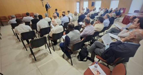 "Maria une; o Diabo divide", diz Frederico Lourenço ao clero de Coimbra Frederico Lourenço fala durante a ssembleia Diocesana do Clero de Coimbra, reunida na passada sexta-feira, na Lousã Foto Direitos reservados