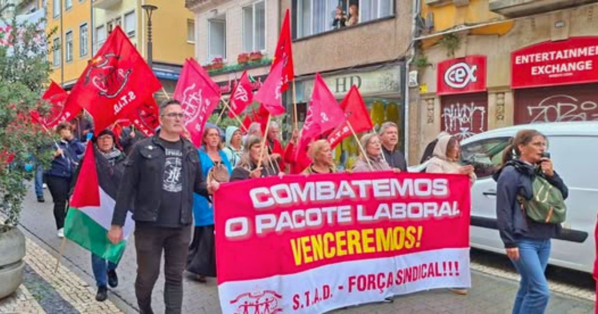 Manifestação contra o pacote laboral. Foto BASE-FUT