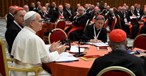 Novo consistório extraordinário reforça aposta de Leão XIV numa Igreja mais colegial O Papa reunido com os cardeais no consistório de janeiro deste ano. Foto Vatican Media