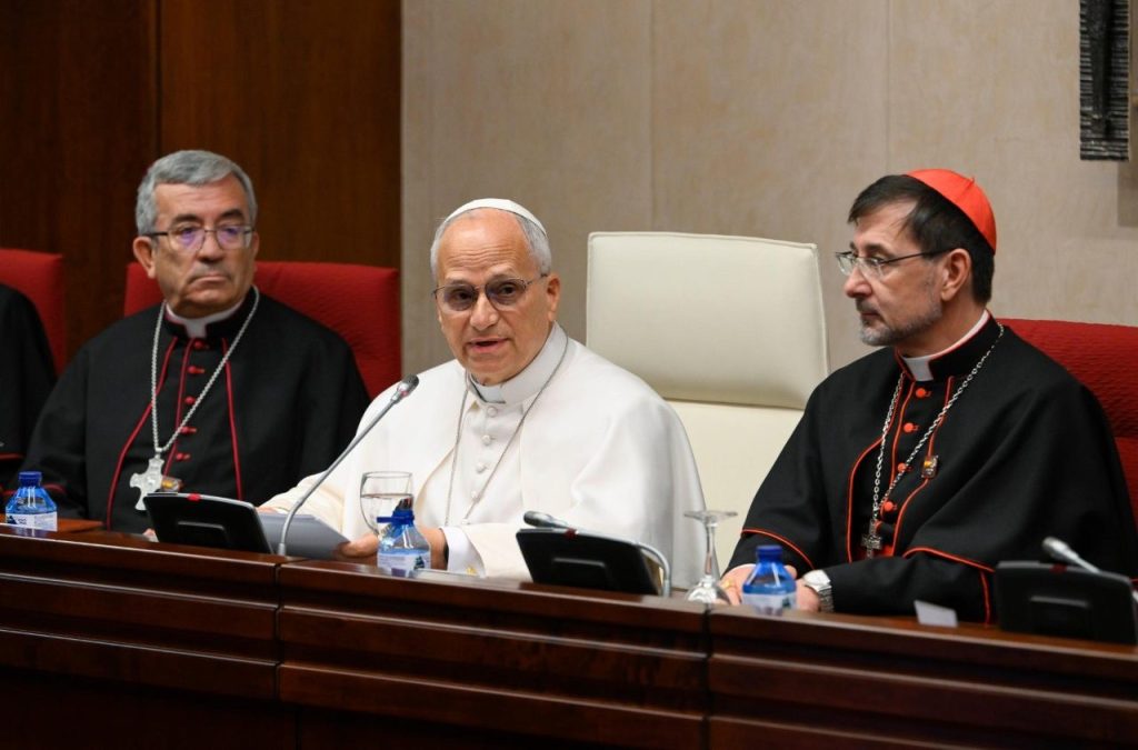 Papa Leão duraante o encontro com os bispos espanhois, 8 junho 2026. Foto Vatican Media