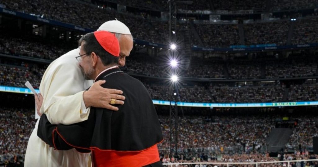 Papa Leão e cardeal José Cobo no Estádio Santiago Bernabeu, Madrid, 8 junho 2026. Foto Vatican Media