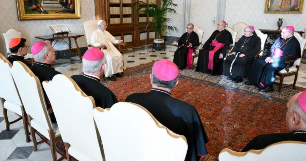 Papa com os membros da Comissão Executiva da Conferência Episcopal Espanhola . Foto Vatican Media