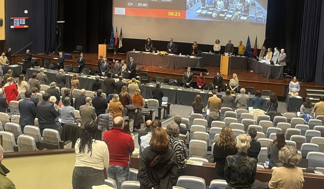 Da esquerda à direita, Assembleia Municipal de Lisboa saúda encíclica “Magnifica Humanitas”