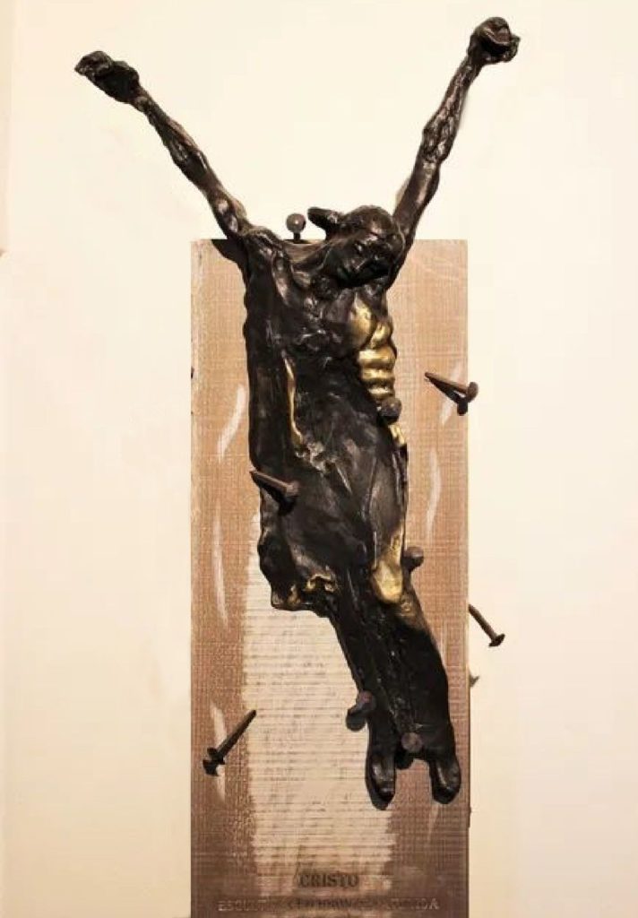 A audácia dos “Cristos” de José Rodrigues: peças que abandonavam a leveza quase bailarina de certas estéticas para se exporem na dor absoluta. Foto: Direitos reservados. escultura