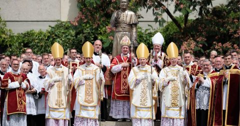 Os quatro novos bispos da Fraternidade de São Pio X. Foto SSPX