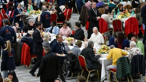 Pobres de Roma convidados por Leão XIV para Castel Gandolfo Pobres de Roma