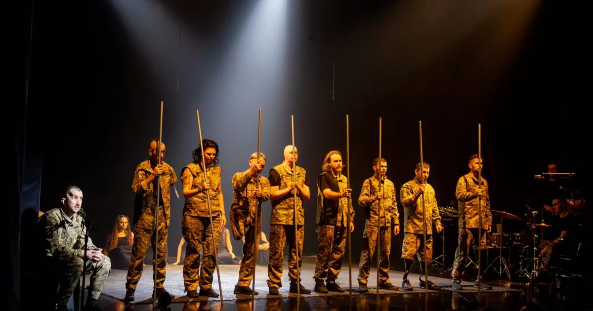 Soldados ucranianos reintegrados através do teatro. Foto DR, via Center for European Policy Analysis