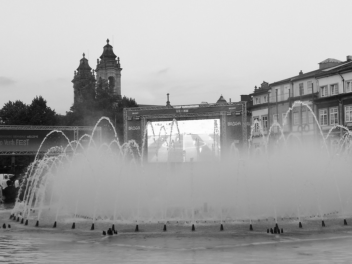 Avenida Central, em frente à Arcada, Braga