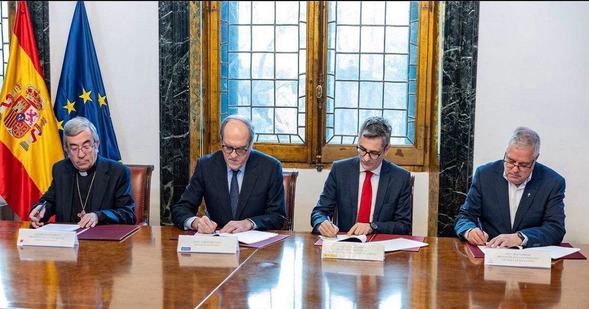 Firma-Protocolo-reparacion-vicitmas-abusos-Iglesia-1