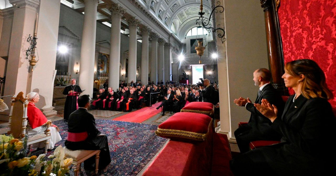 Papa aos sacerdotes e religiosos. Foto © Vatican Media