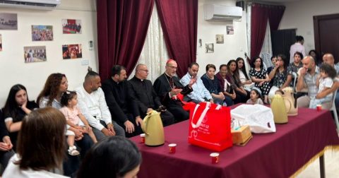 Patriarca de Jerusalém: "Faremos tudo o que estiver ao nosso alcance" para manter a presença cristã em Taybeh Pizzaballa, Patriarca de Jerusalém, visitou Taybeh a 15 agosto 2026. Foto Patriarcado Latino de Jerusalem