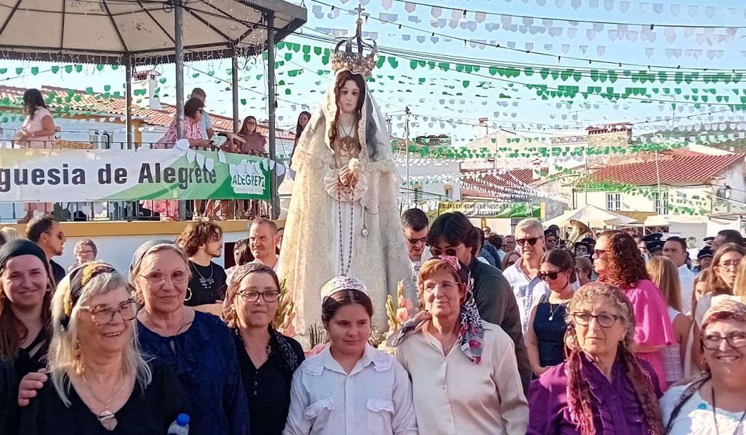 A alegria e a gratidão dançaram perante Santa Maria