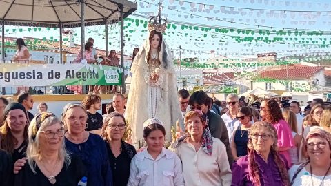 A alegria e a gratidão dançaram perante Santa Maria