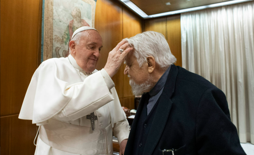 O Papa Francisco recebeu Enzo Bianchi no Vaticano em dezembro de 2023. Foto reproduzida a partir de Il Blog di Enzo Bianchi