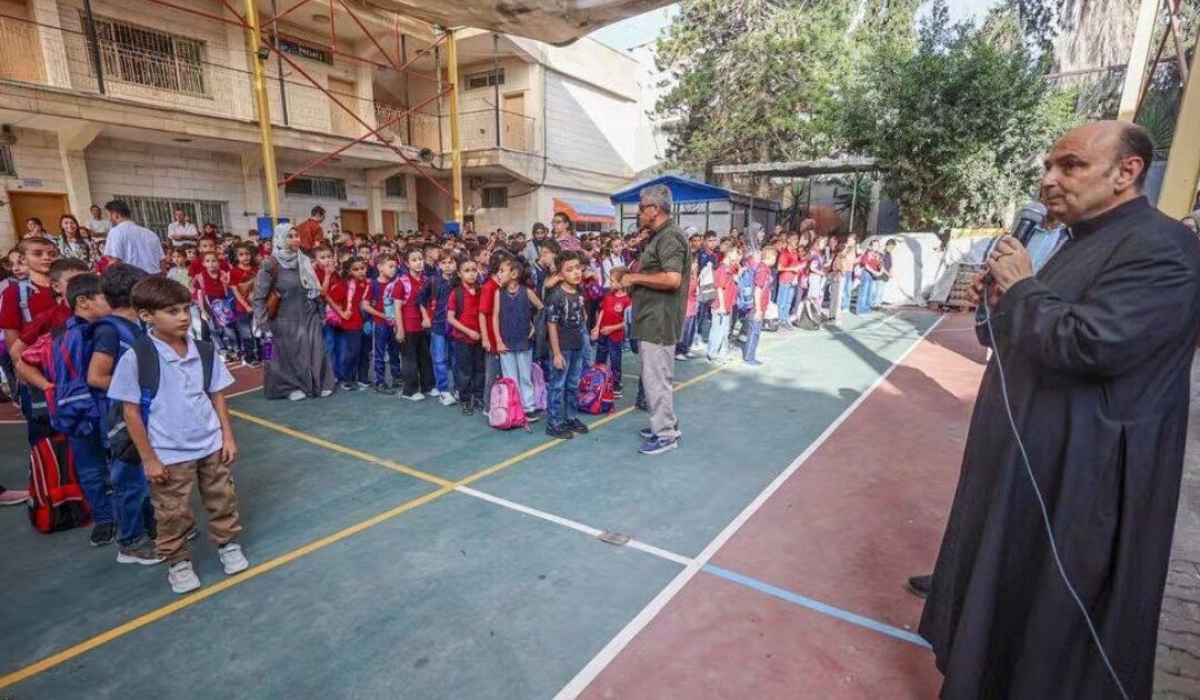 Entre professores impedidos de trabalhar em Jerusalém e a reabertura de uma escola em Gaza