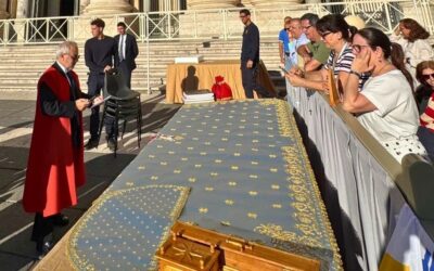De Mafra a Roma, o novo manto de Nossa Senhora da Soledade recebe a bênção de Leão XIV
