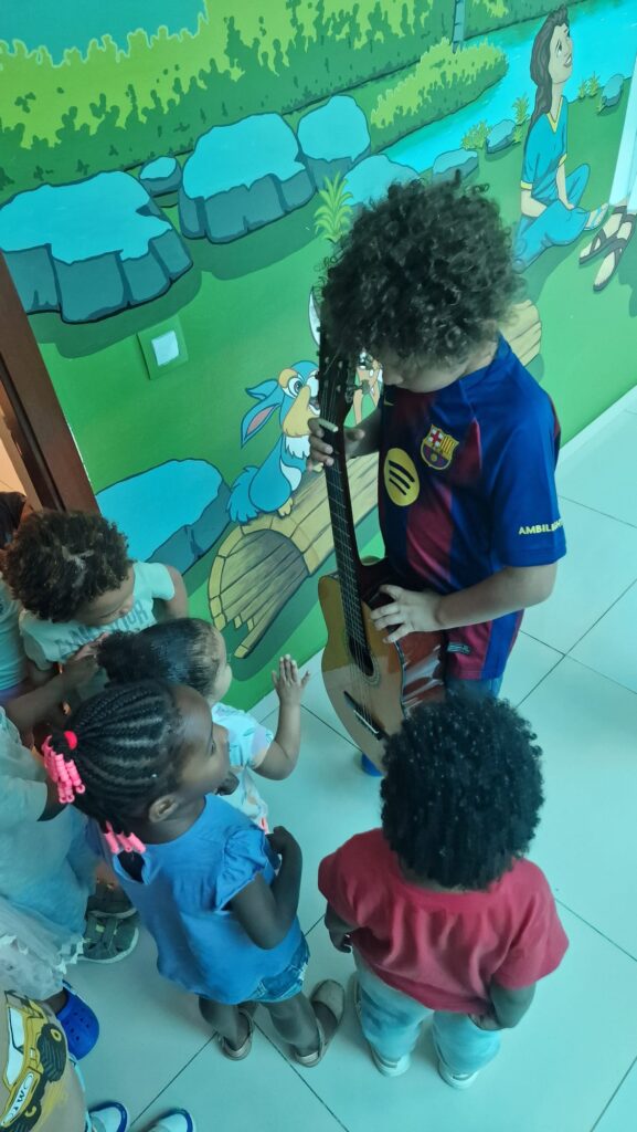 Atividade na escola paroquial de Santo António das Pombas, Santo Antão, Cabo Verde. Foto Clara Raimundo
