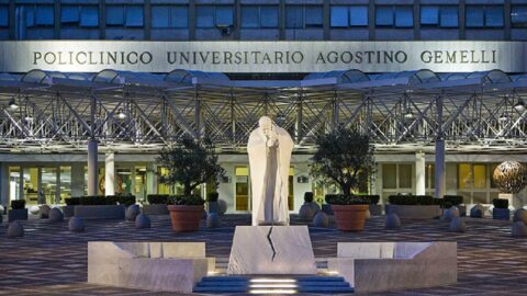 Papa está a recuperar bem e envia mensagem aos participantes sobre a Amoris Laetitia Policlínico Universitário A. Gemelli