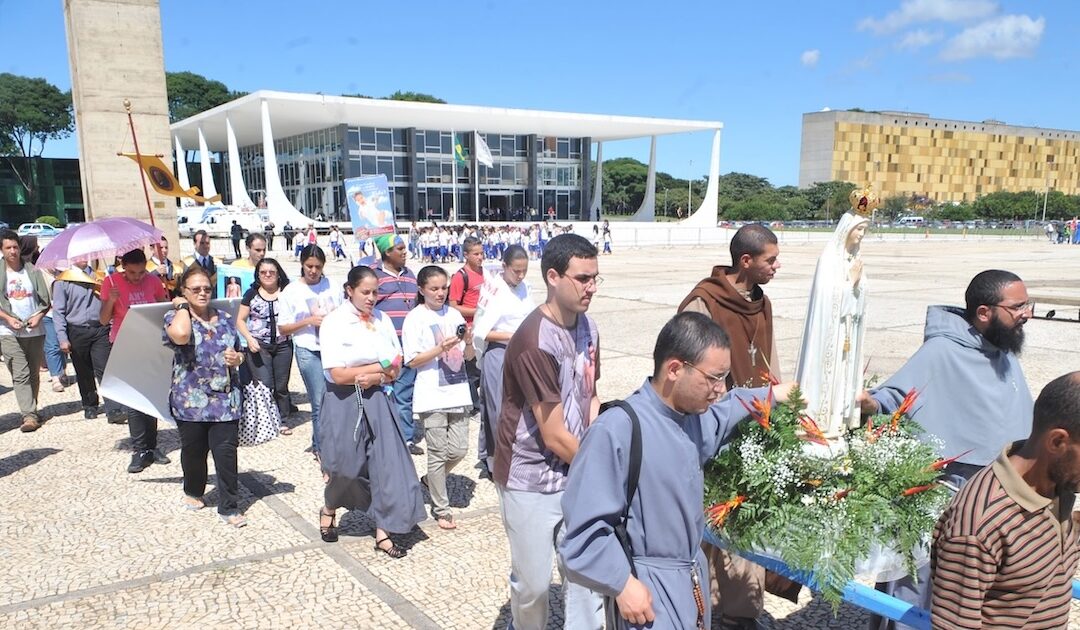 Nossa Senhora e as trincheiras da campanha eleitoral brasileira