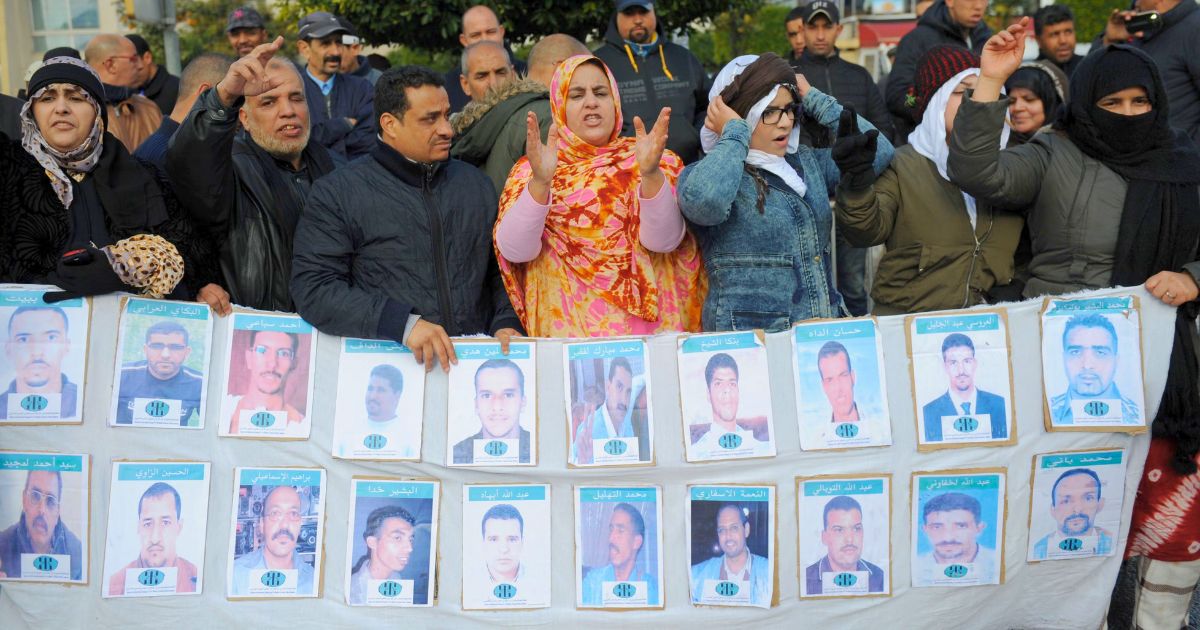 Manifestantes em apoio aos réus do caso Gdeim Izik durante o julgamento em Rabat, em 23 de janeiro de 2017. © 2017 Abdelhak SennaEPAShutterstock