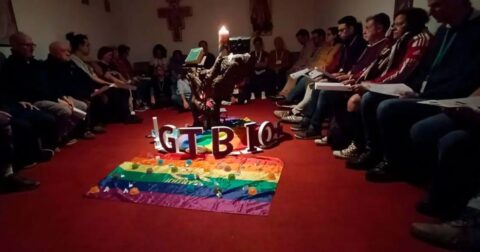 Momento de Encontro de Crentes LGBTQ+. Foto DR via Vida Nueva 2