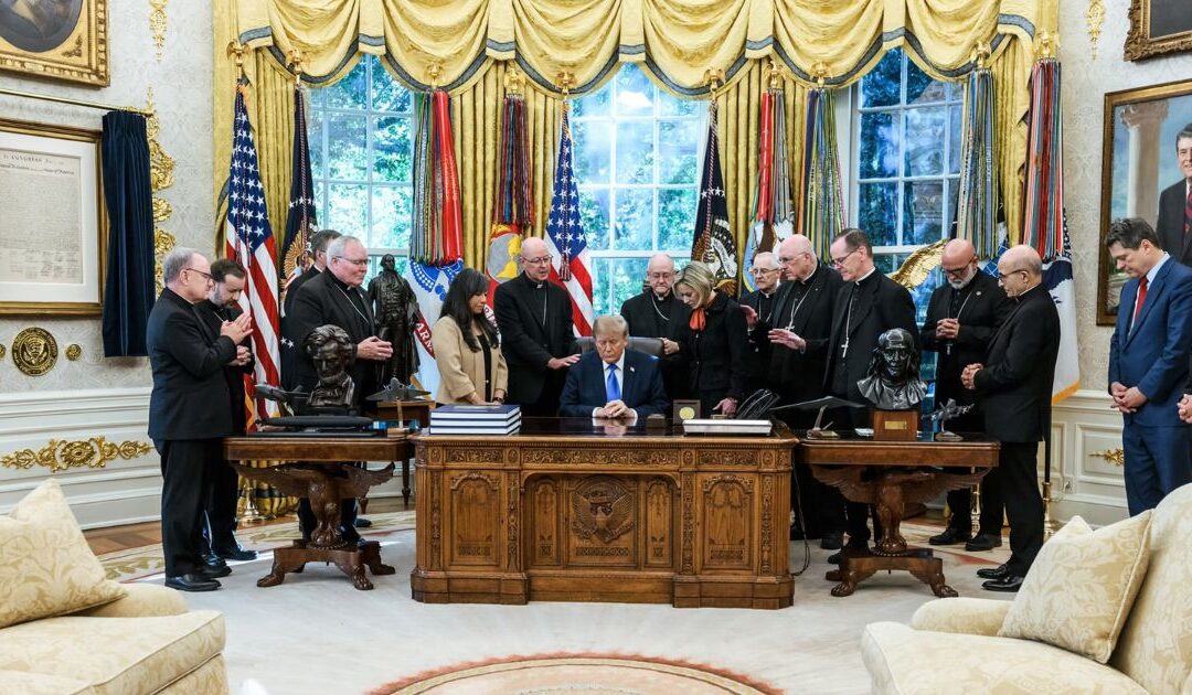 Irmãs da Caridade criticam bispos que rezaram com Trump e agradeceram a Deus pela sua presidência