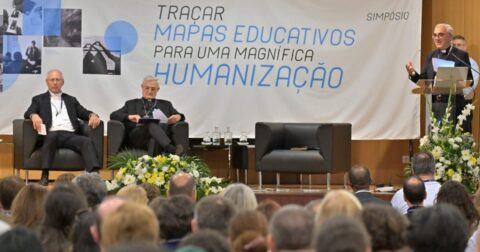 É preciso humanizar a escola num tempo de inteligência artificial, desigualdades e imprevisibilidade Simposio educacao Fatima. Foto Joao Claudio Fernandes Educris